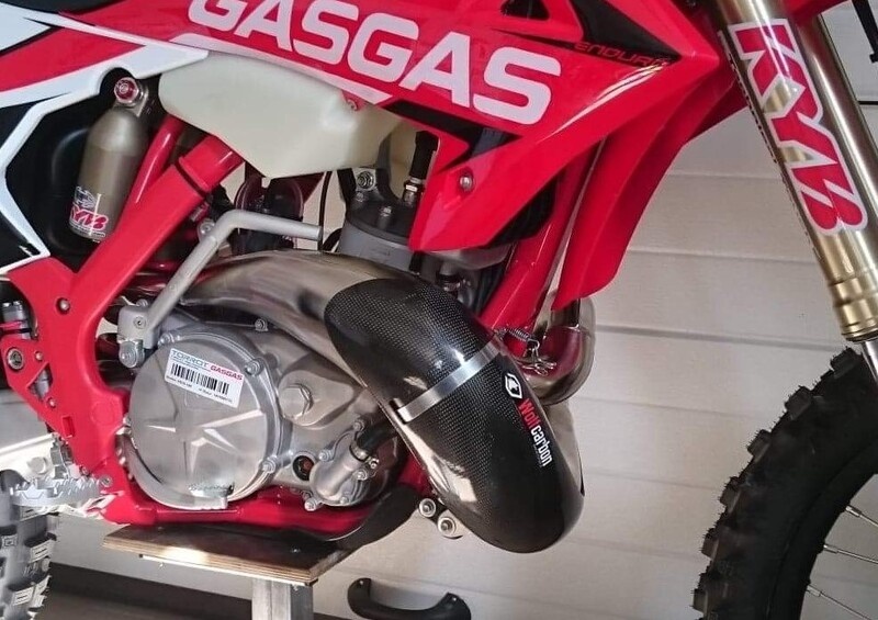 Karbonový kryt výfuku - 4