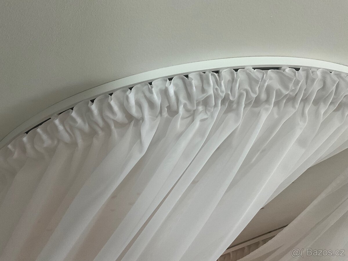 Nebesa nad postel - 4