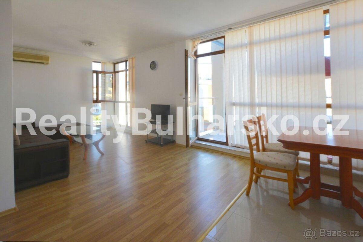 Zařízený apartmán 2+kk 67m² s prostornou terasou a výhledem - 4