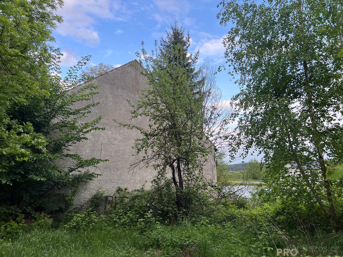 Prodej rodinného domu se stodolou u rybníka ve Vlkanově u Do - 4