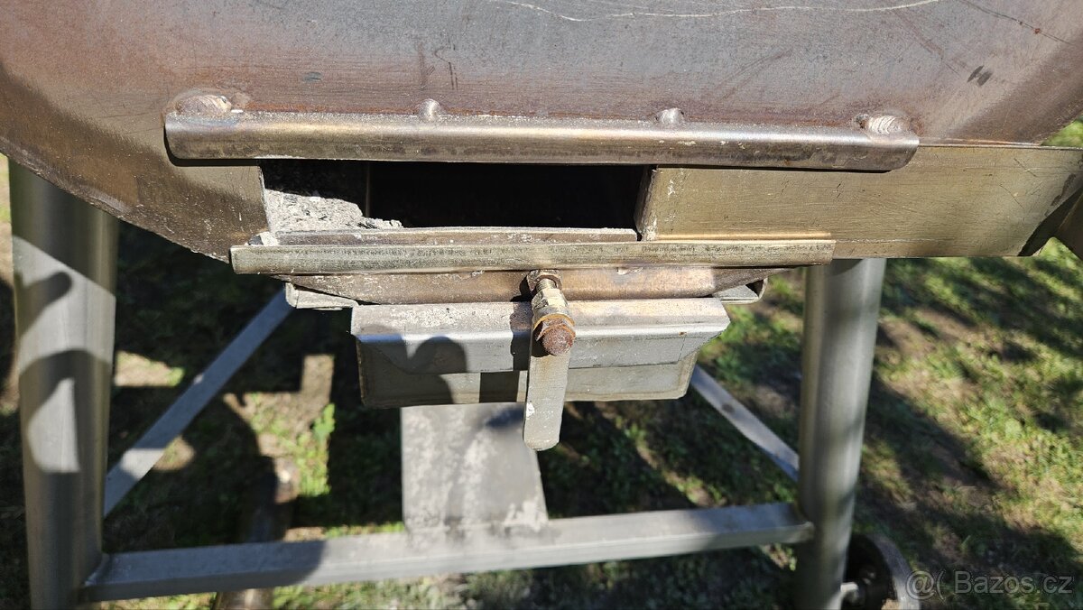 Nerezový gril na kýtu, kuře s motorem - 4