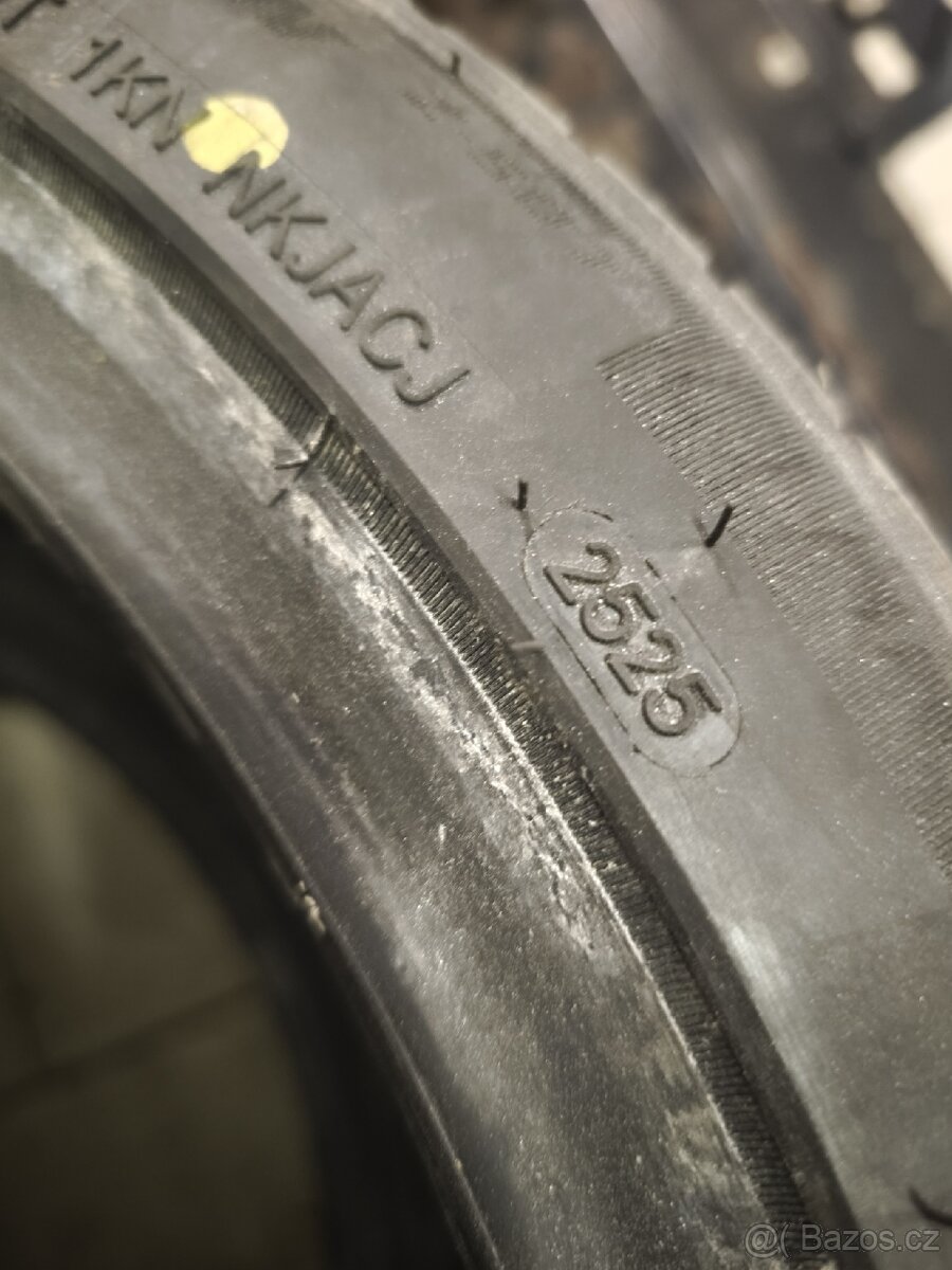 Pneu 245/45R19 - 4