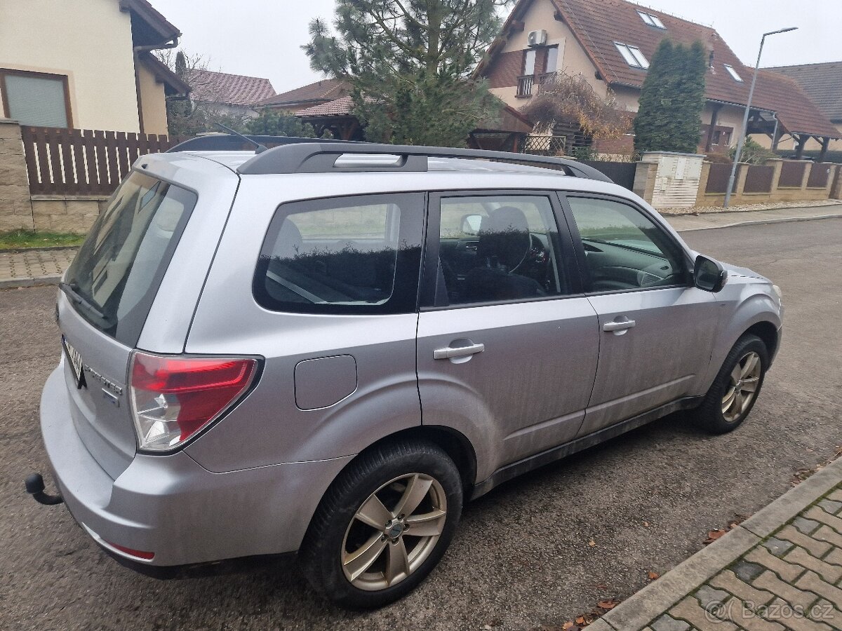 Subaru Forester 2.0 D 4x4 - nové ČR - 1 majitel - tažné - - 4