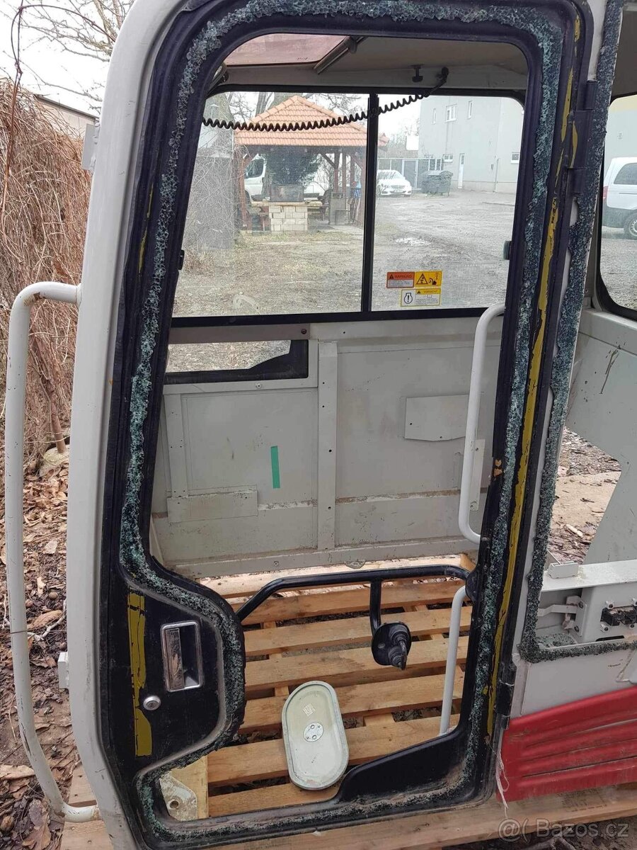 Kabina Takeuchi TB 290 - 4