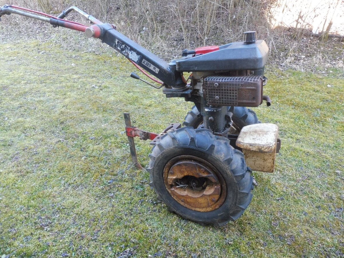 prodám malotraktor VARI s nářadím - 4