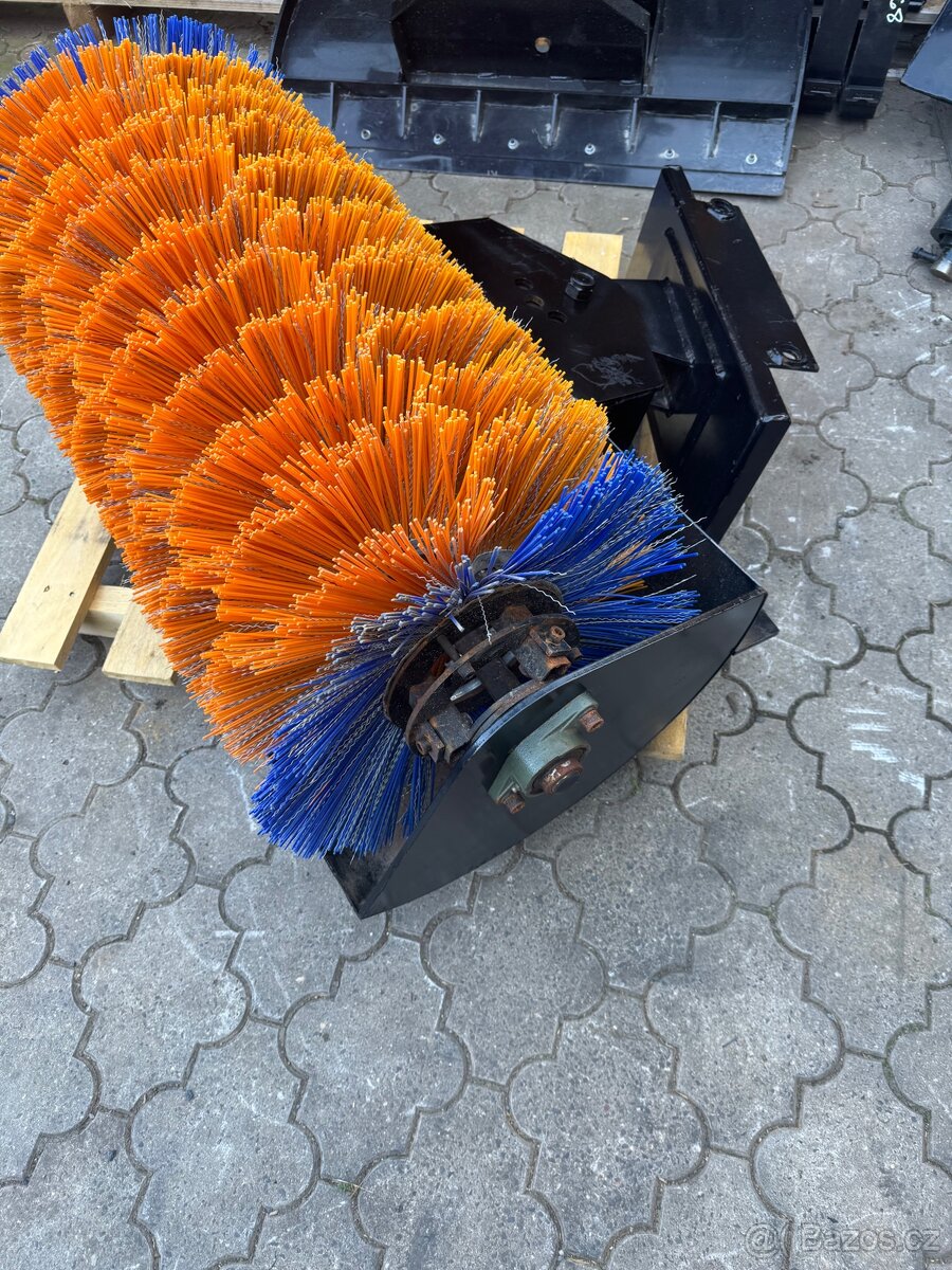 Nový Hydraulický smeták pro mininakladač - 4