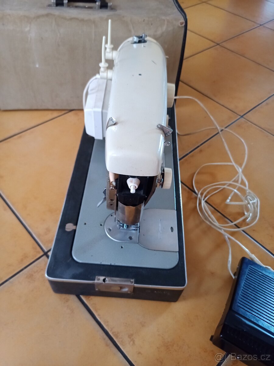 Prodám šicí stroj Veritas víz foto - 4