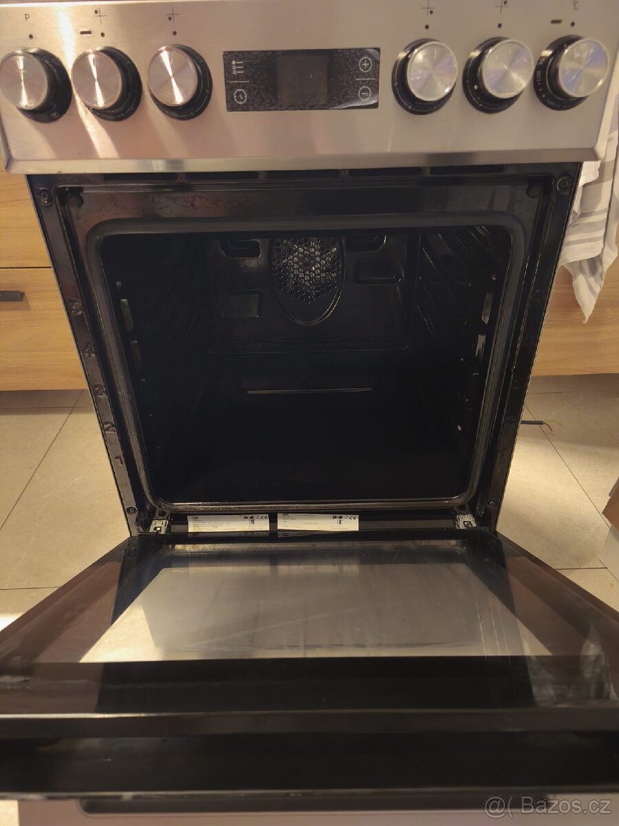 Sklokeramický sporák Beko nerez - 4