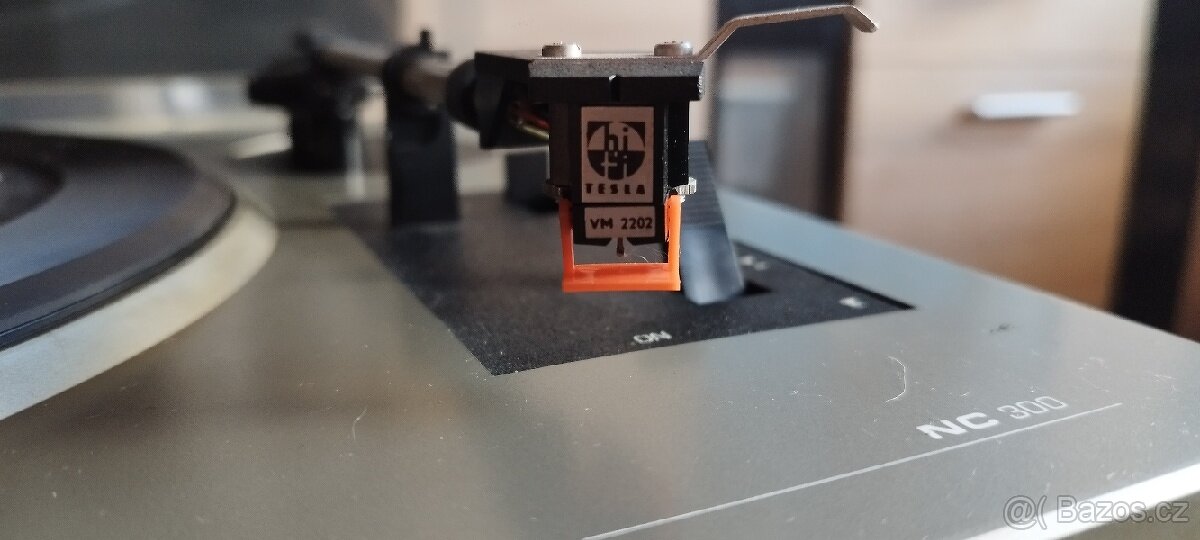 Gramo TESLA NC-300 - 4