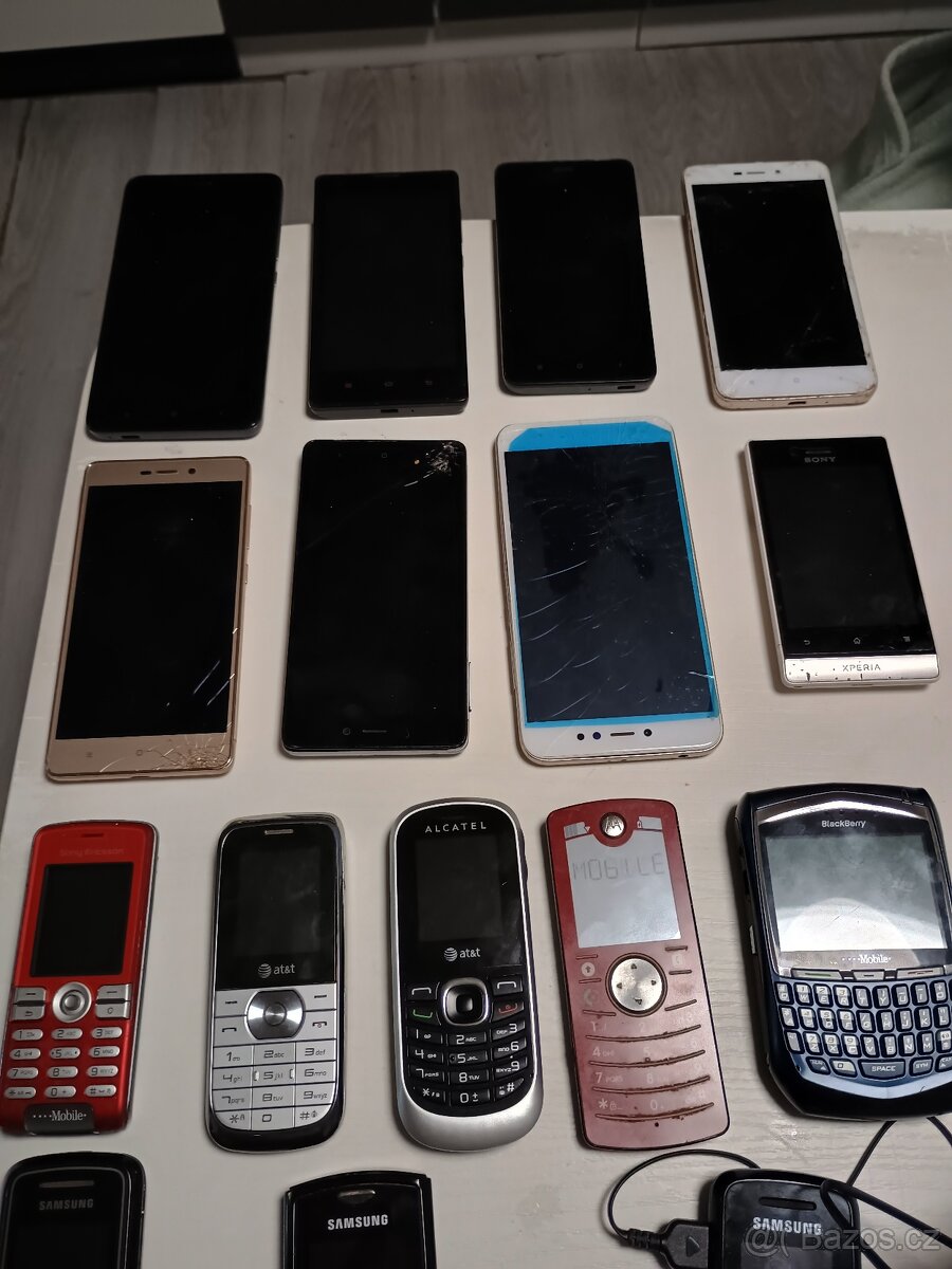 Staré mobilní telefony - 4