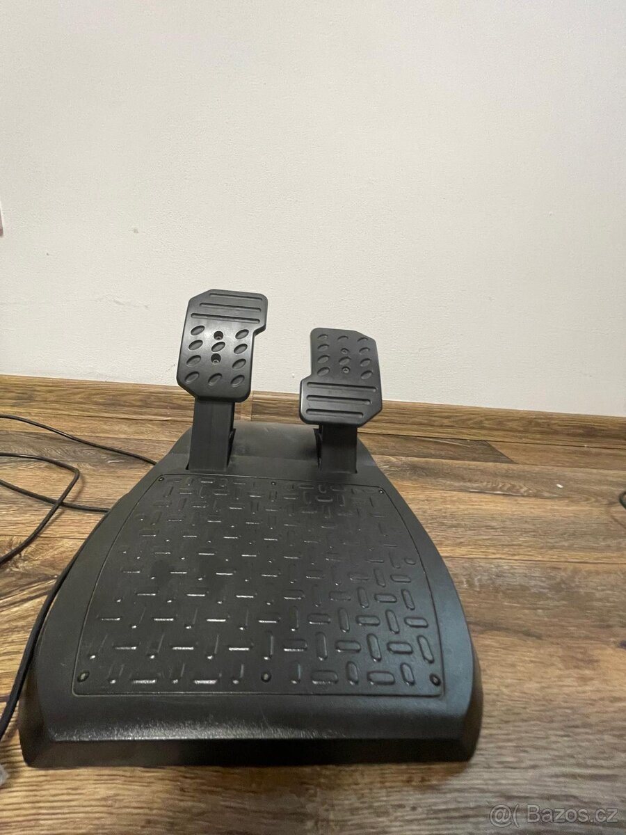 Herní volant s pedály - 4