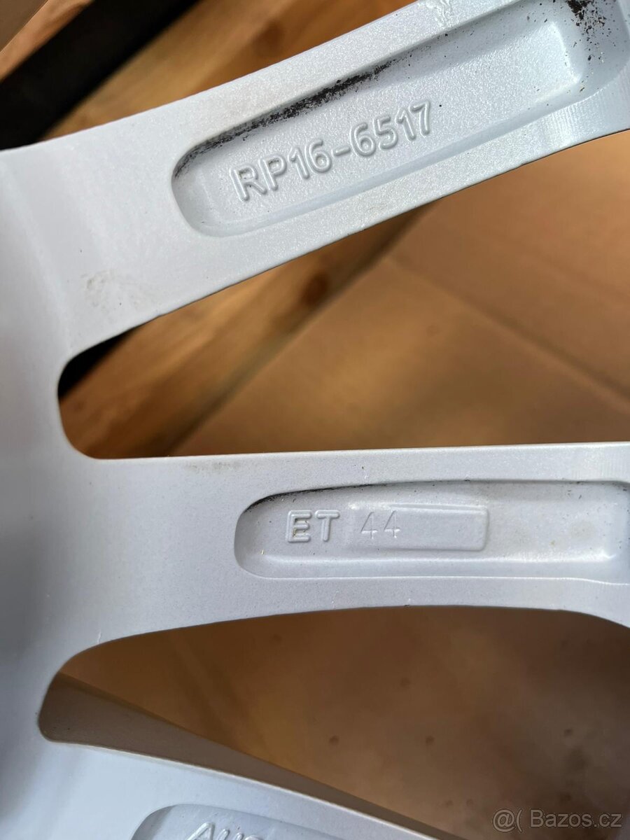 Prodám kvalitní kola Platin Mercedes Cla/A/B Class top pneu - 4