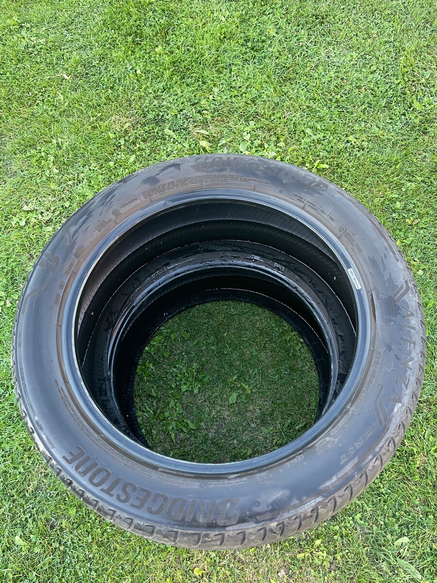 Dvourozměrná sada pneu Bridgestone 275/45 a 305/40 R20 - 4