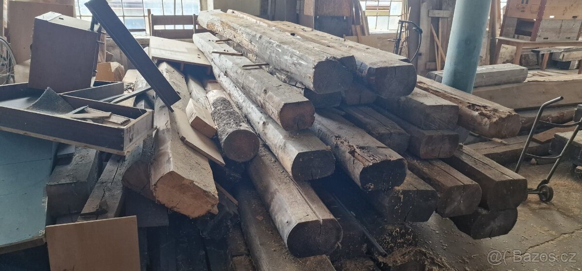 Dřevo různých rozměrů - 4