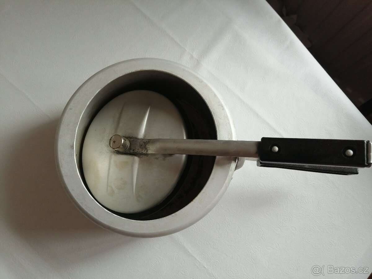 Retro tlakový hrnec - papiňák - 4