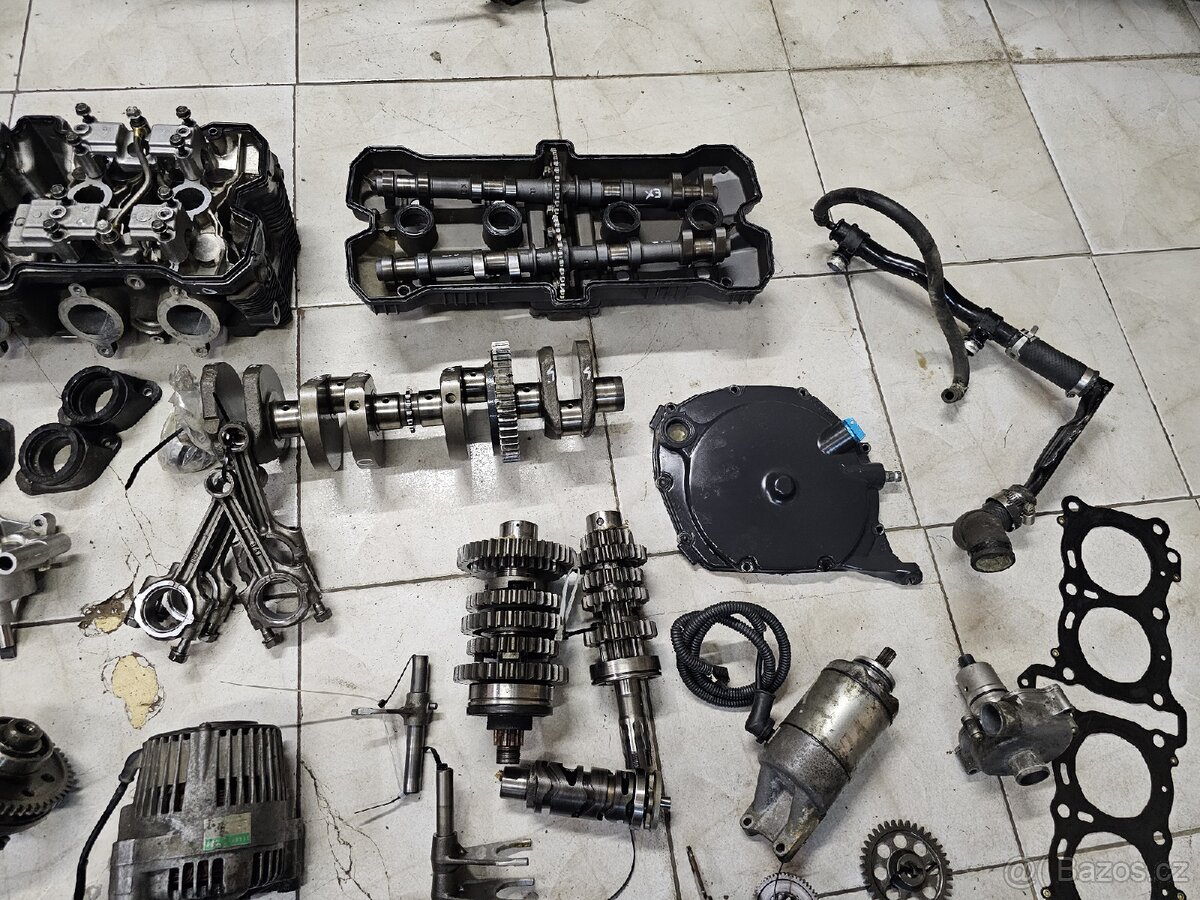 Díly motoru pro Suzuki GSXR 750 Srad gsxr750 - 4