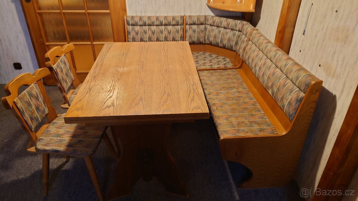Rohová lavice, jídelní stůl a dvě židle - 4