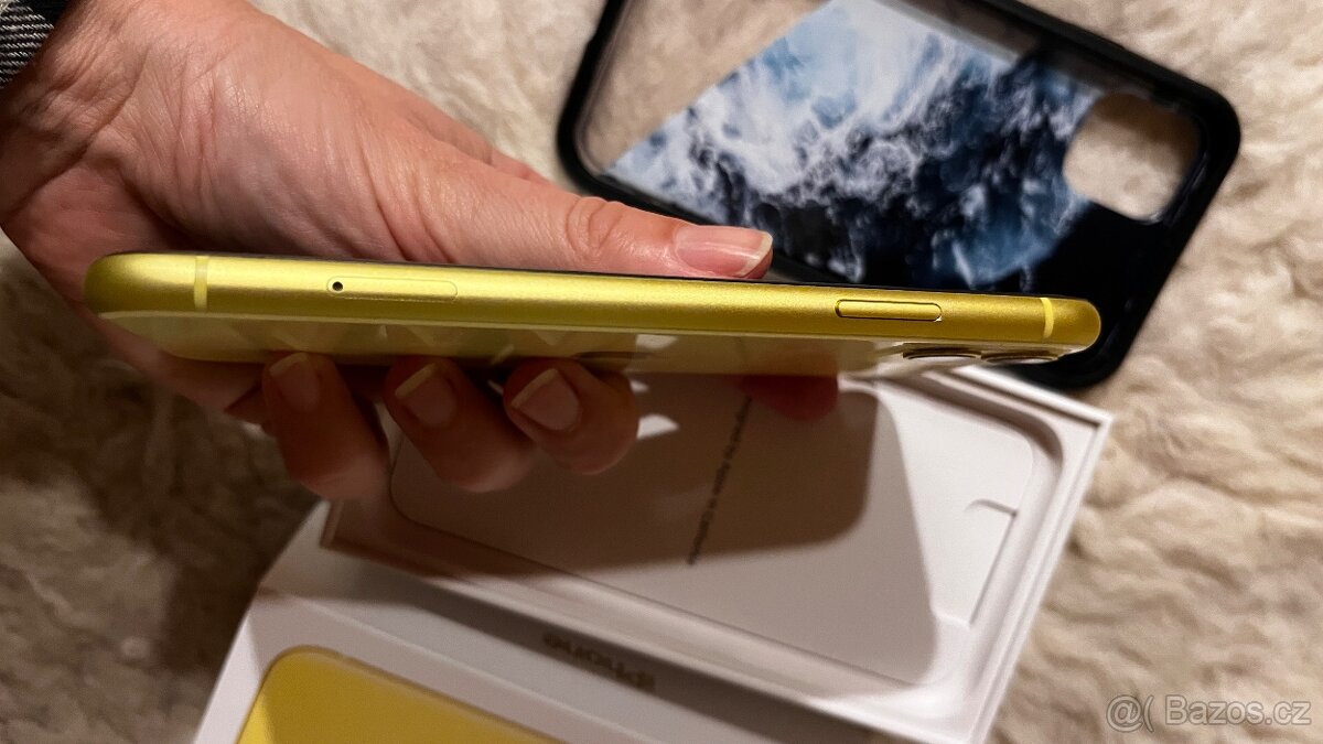 Prodám žlutý iPhone 11 64GB v super stavu - 4