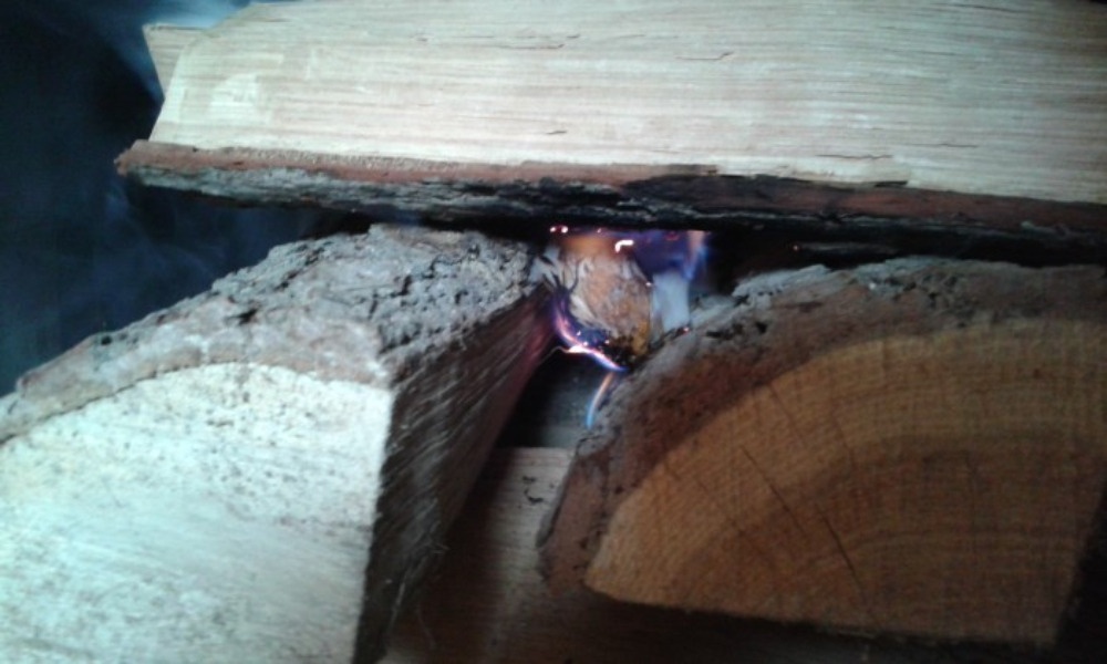 Podpalovač z dřevité vlny, plná krabice 100ks 3,6 - 4