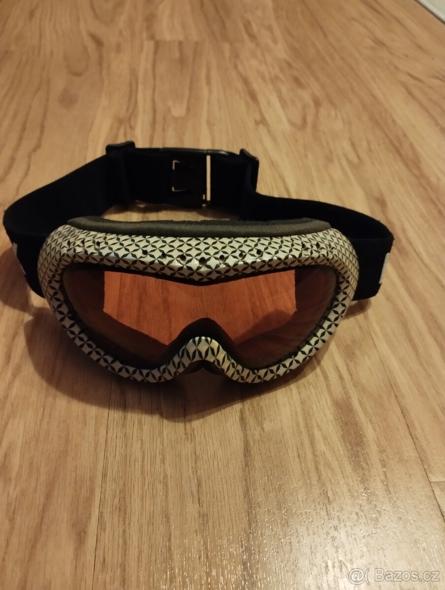 Lyžařská přilba + brýle - 4