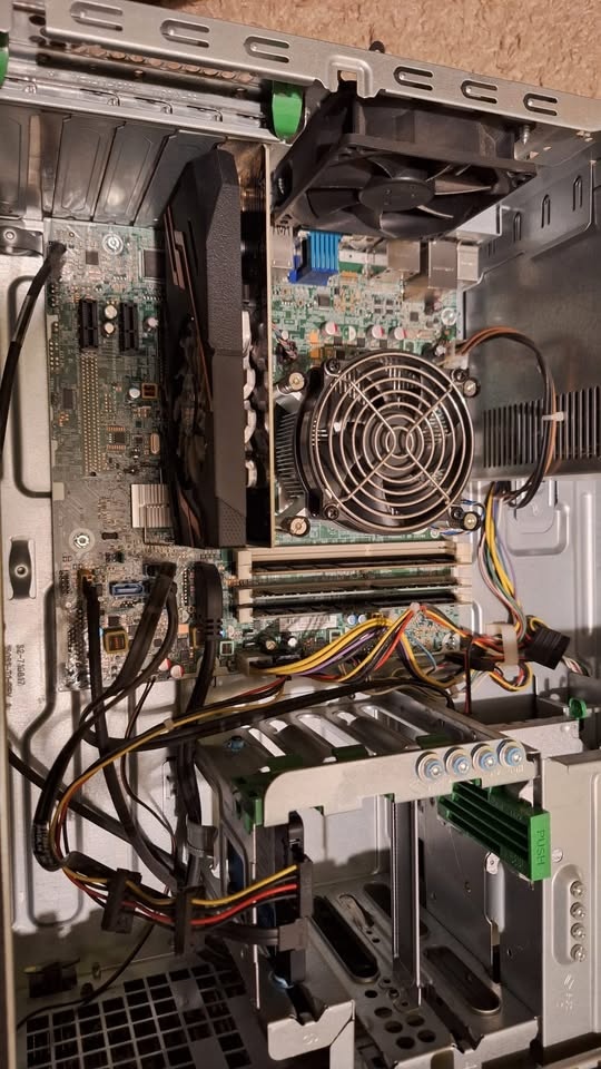 PC HP Pro Desk 600 G1 TWR - 4