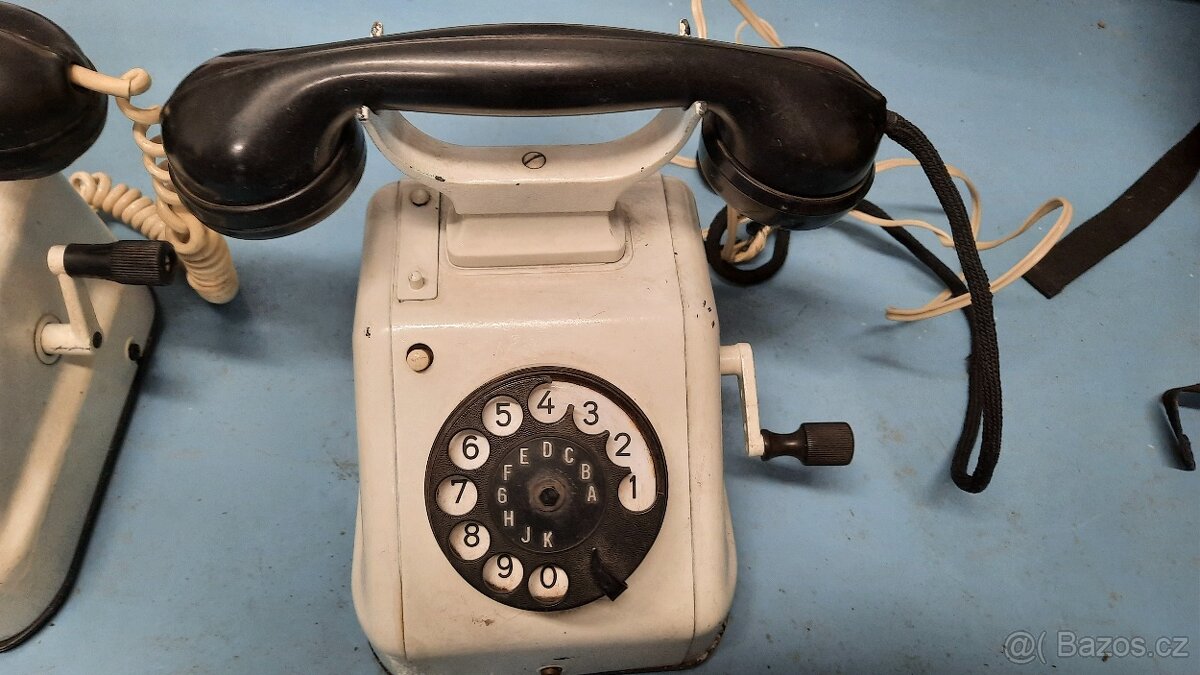 Telefony staré na kličku - 4
