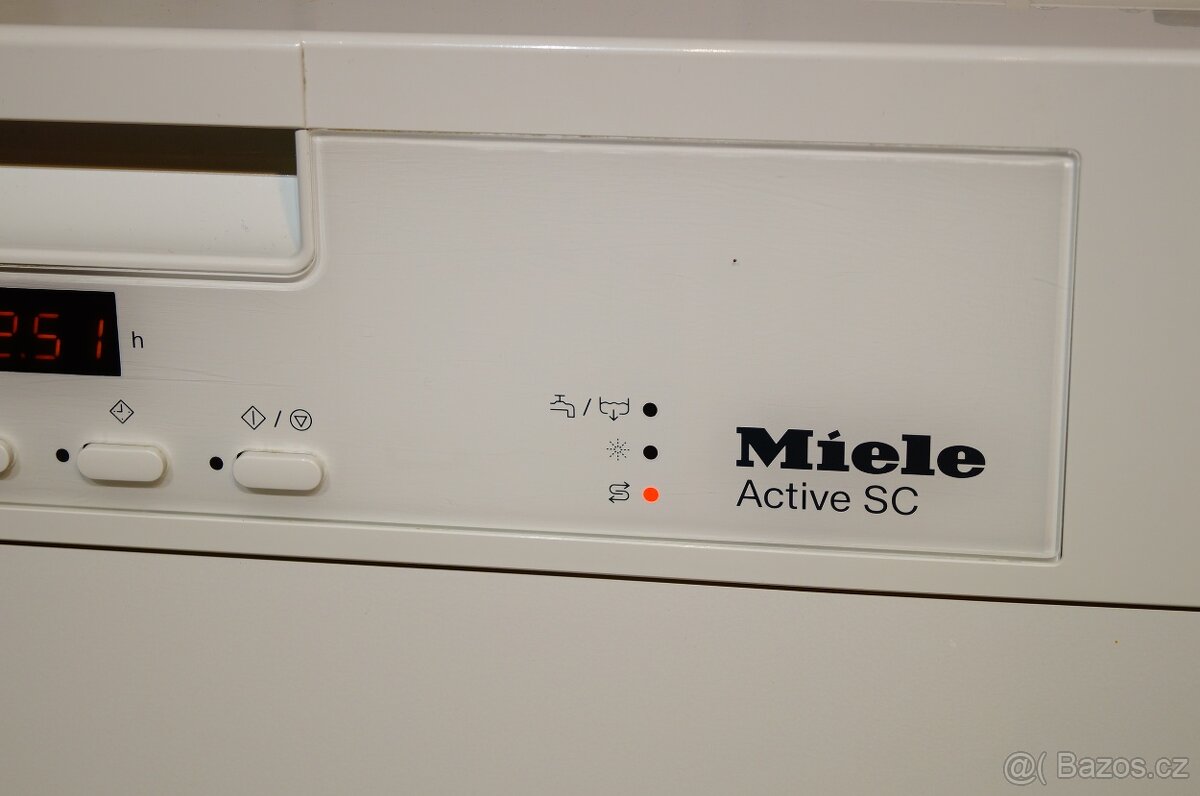 Miele bílá vestavná myčka G4203 SC, tři koše - 4