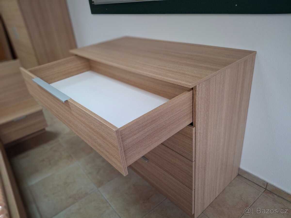 Postel se skříní a komodou - 4