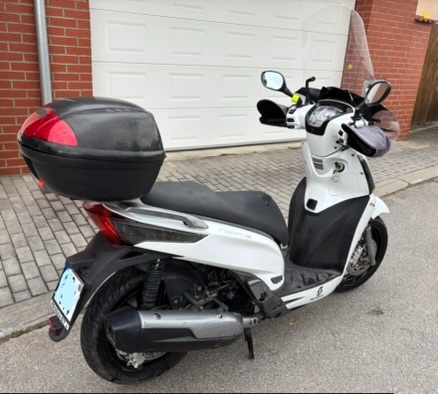 Kymco 300i GT ABS - 4