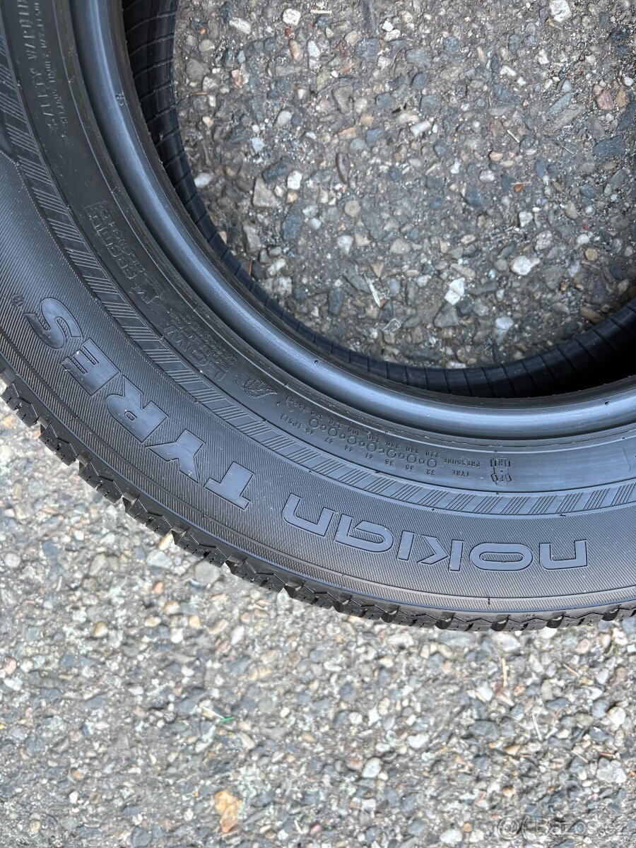 Zimni pneu 215/65/16 Nokian WR Suv4 - 4