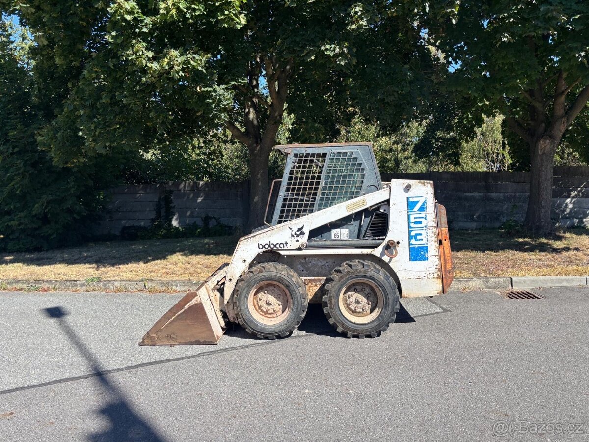 Kolový smykový nakladač Bobcat M753, hmotnost 2.28 t - 4