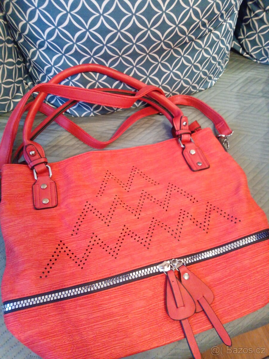 Červená kabelka - 4