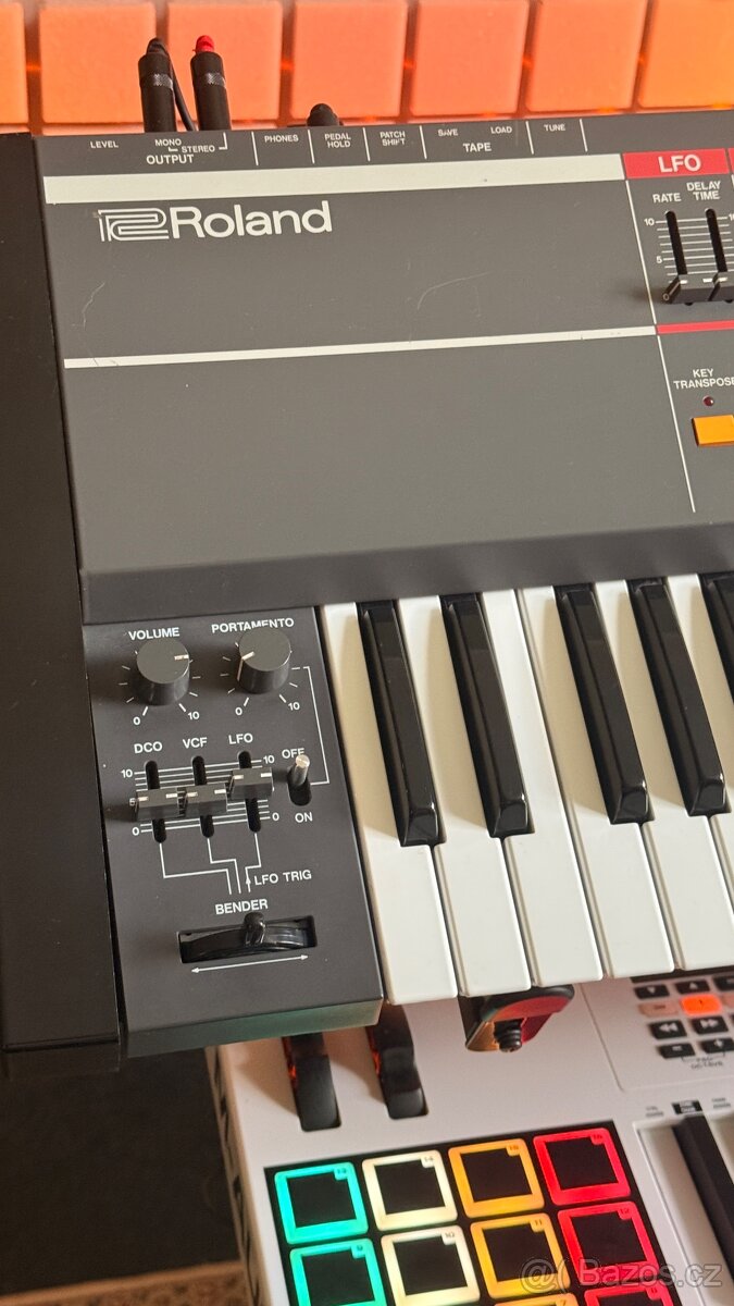 Roland Juno-106 61-Key Polyphonic Synthesizer - 4