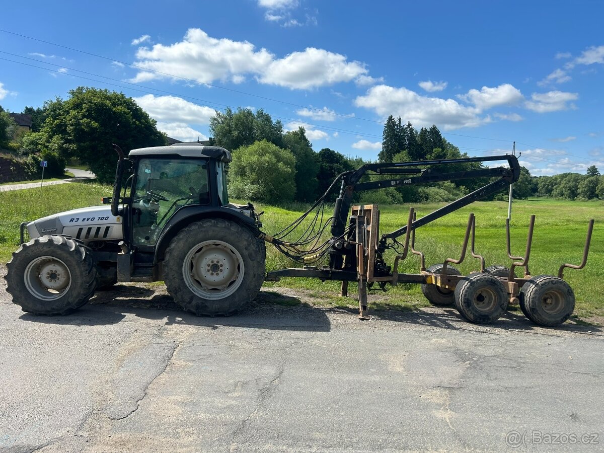 Traktor s vyvážecím vlekem. - 4