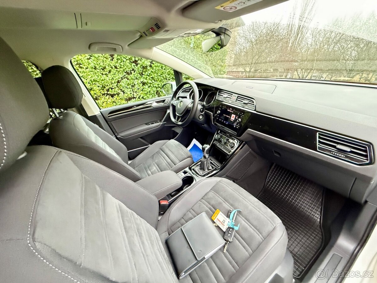 VW TOURAN 2,0TDi 110kW HIGHLINE TAŽNÉ ACC Vyhř.OKNO ČR - 4