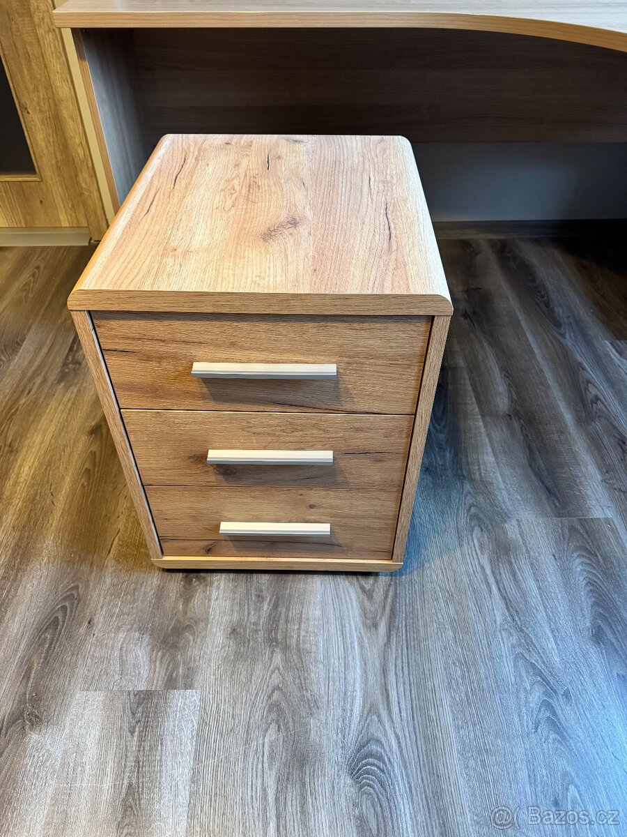 Bytelný kancelářský rohový stůl – TOP stav - 4