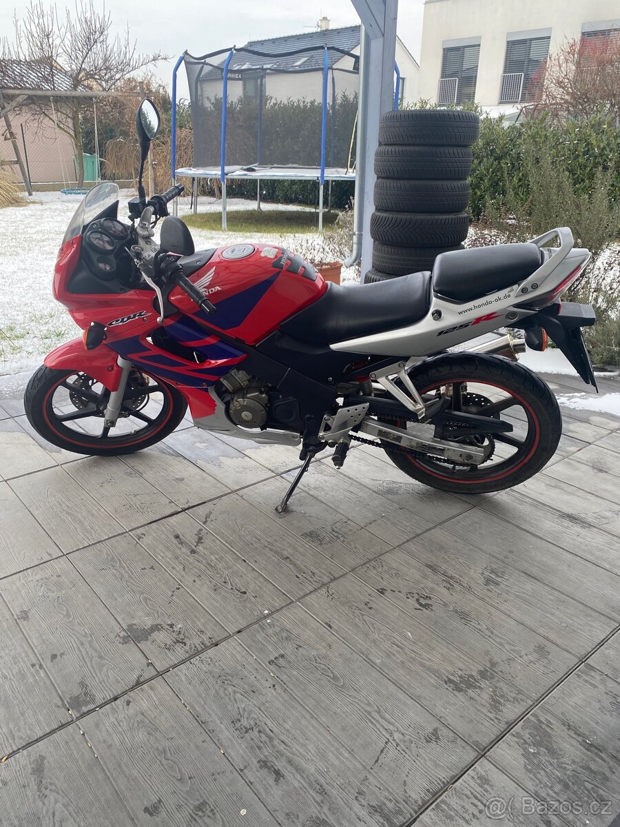 HONDA CBR 125R - 4