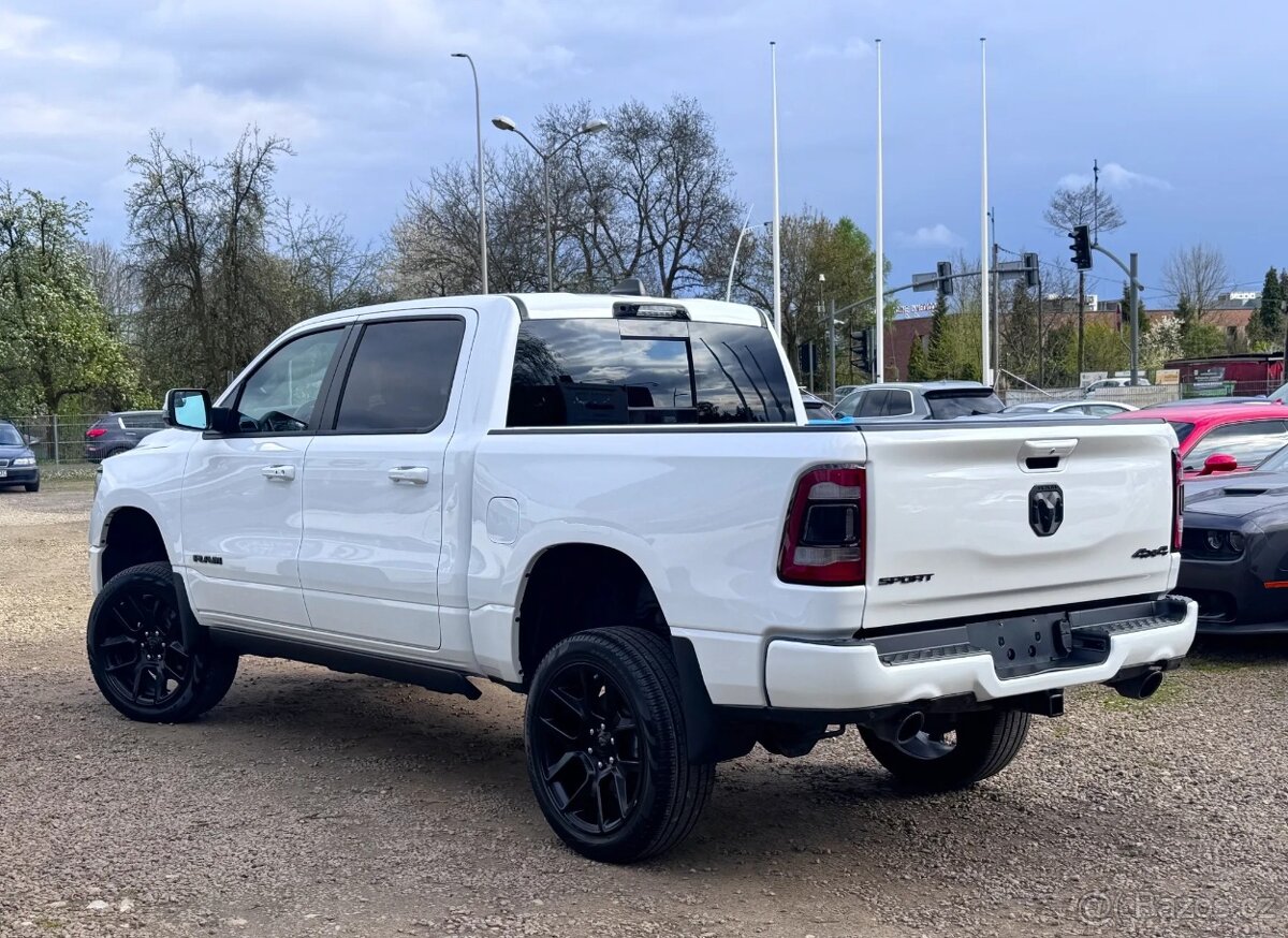 RAM 1500 5.7 HEMI - 4