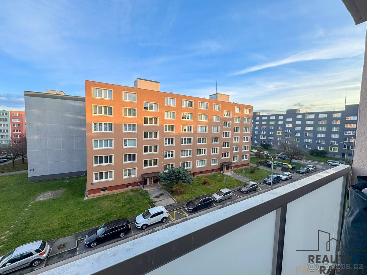 Nabízíme k prodeji krásný, slunný byt 3+1 s lodžií v osobním - 4