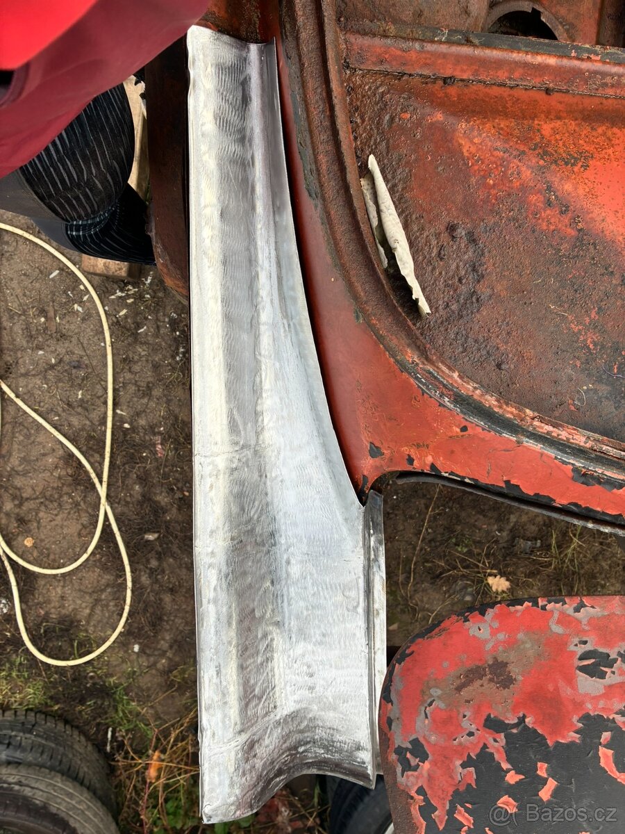 Vrchní část zadní kapsy Tatra 603-3 - 4