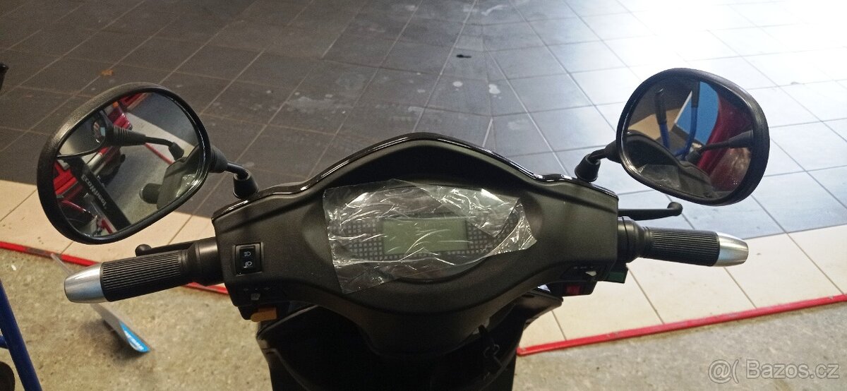 Prodám elektrický tříkolový skútr JJM E-LIFE II - 4