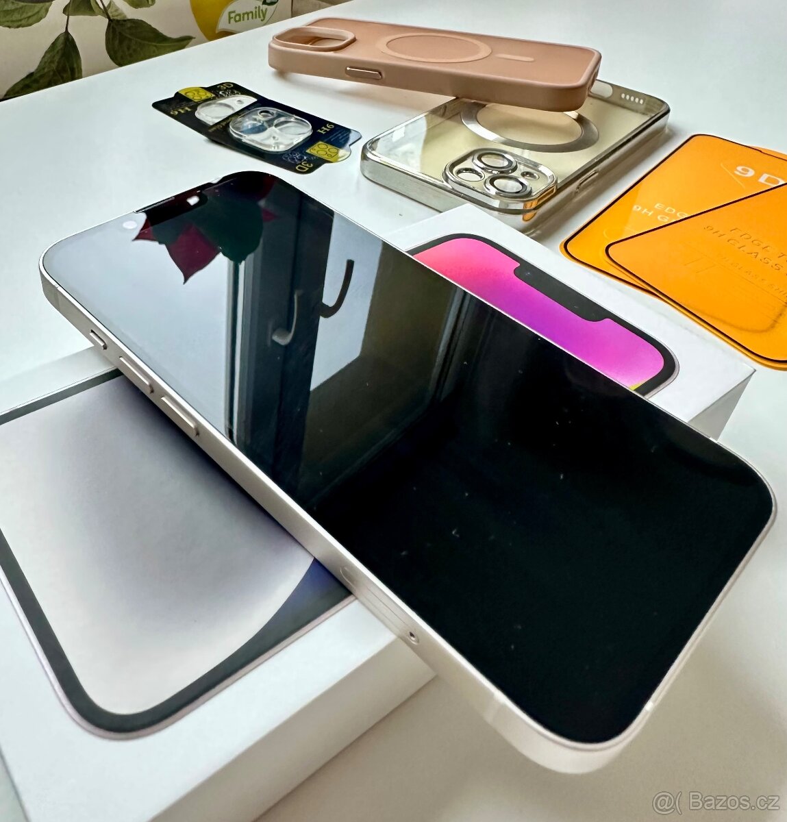 iPhone 14 128 GB – bílý (Starlight) - 4