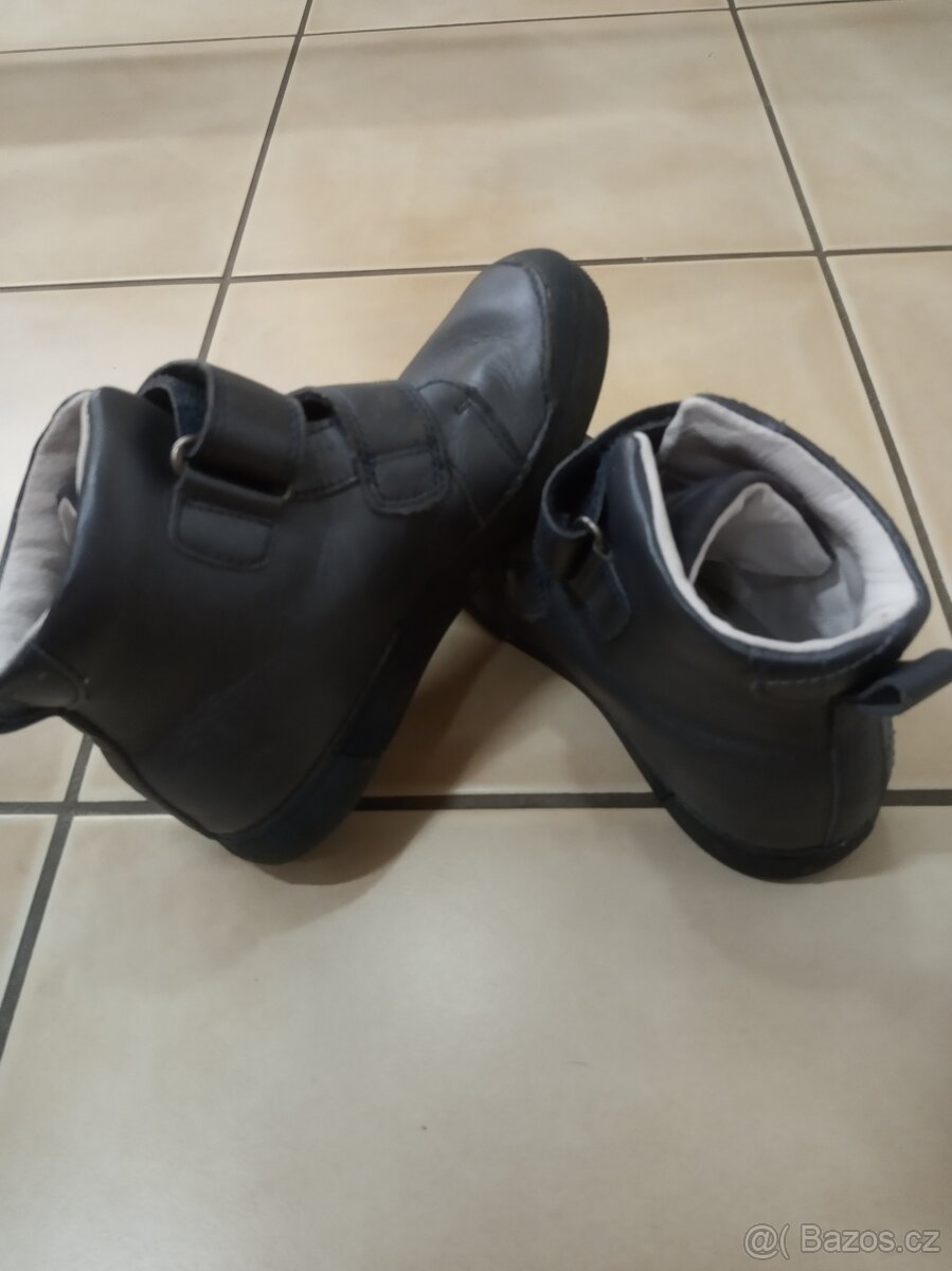 Prodáme dívčí lehkou obuv - 4