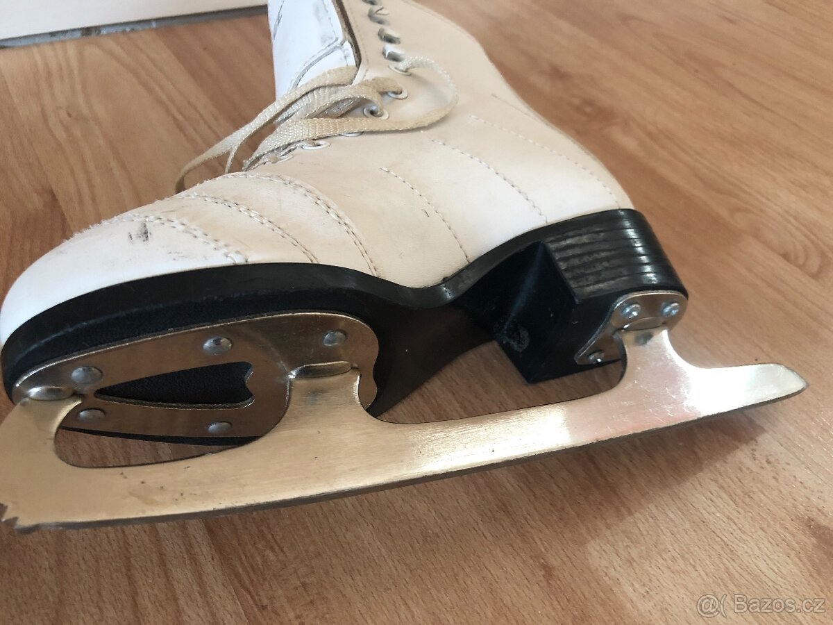 klasicke bile brusle divci 34 Jessica - 4