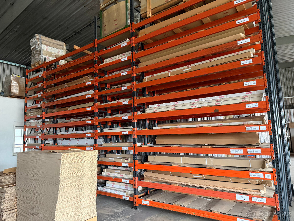 Soubor materiálu (PVC profily, hliníkové profily - 4