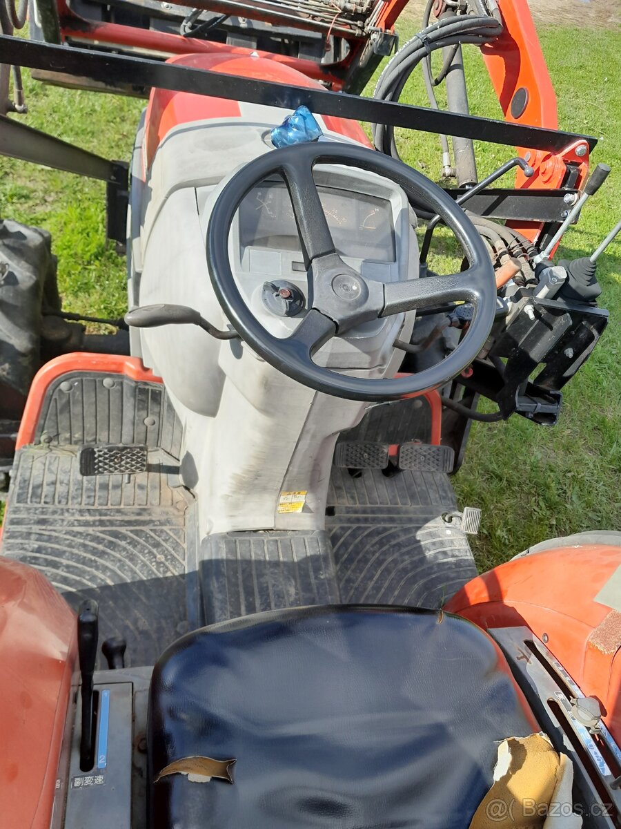 Malotraktor Yamar 4x4 s čelním nakladačem, - 4