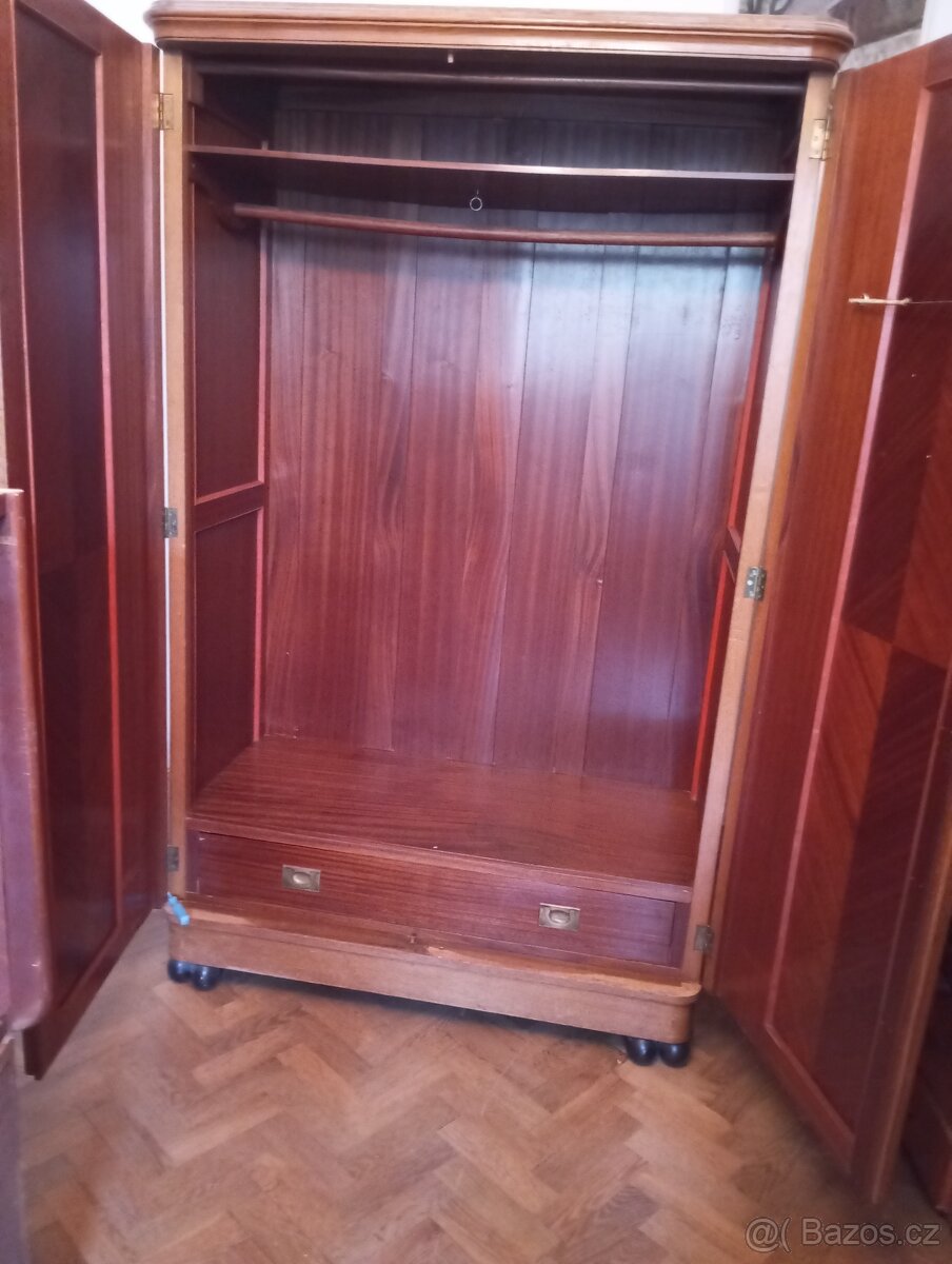 skříň šatní - 4
