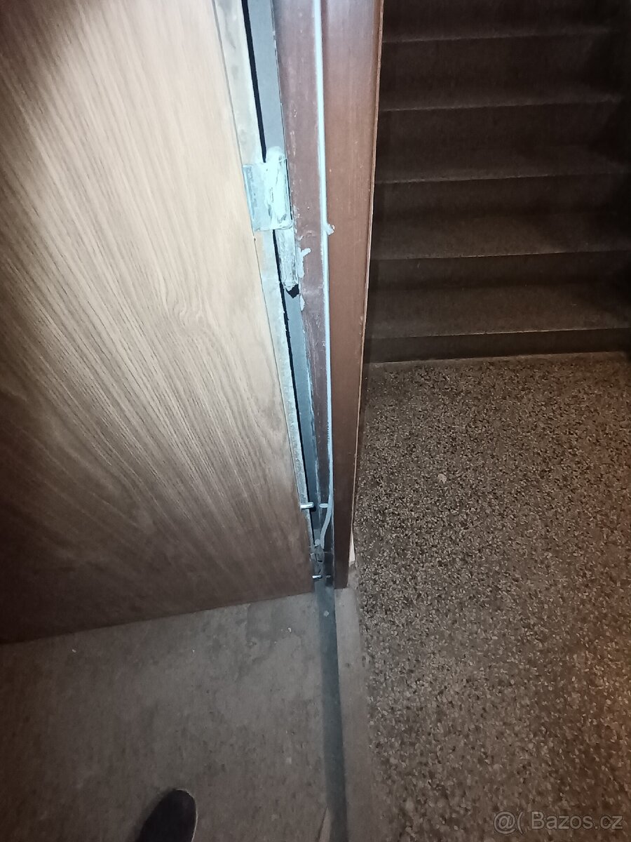 Bezpecnostni dvere - 4