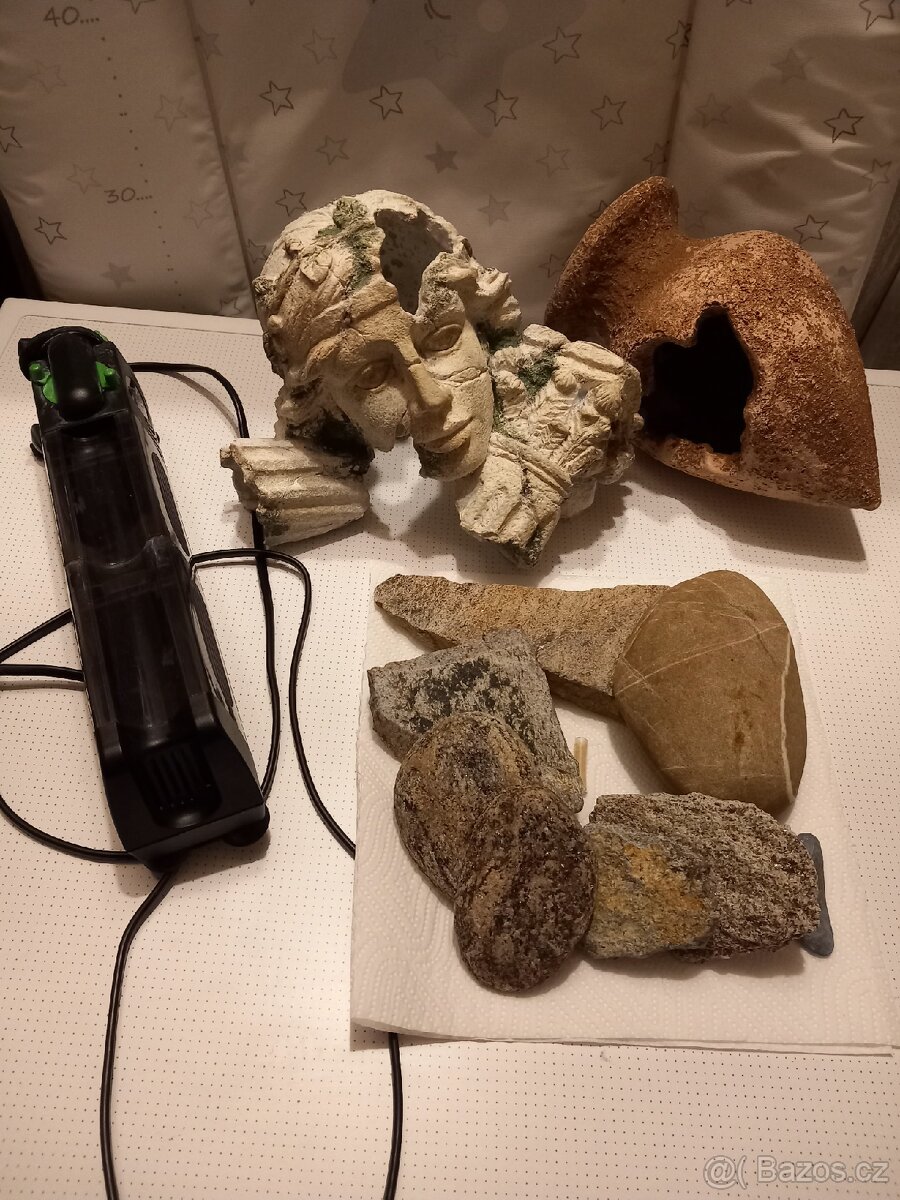 Akvárium + stolek - 4