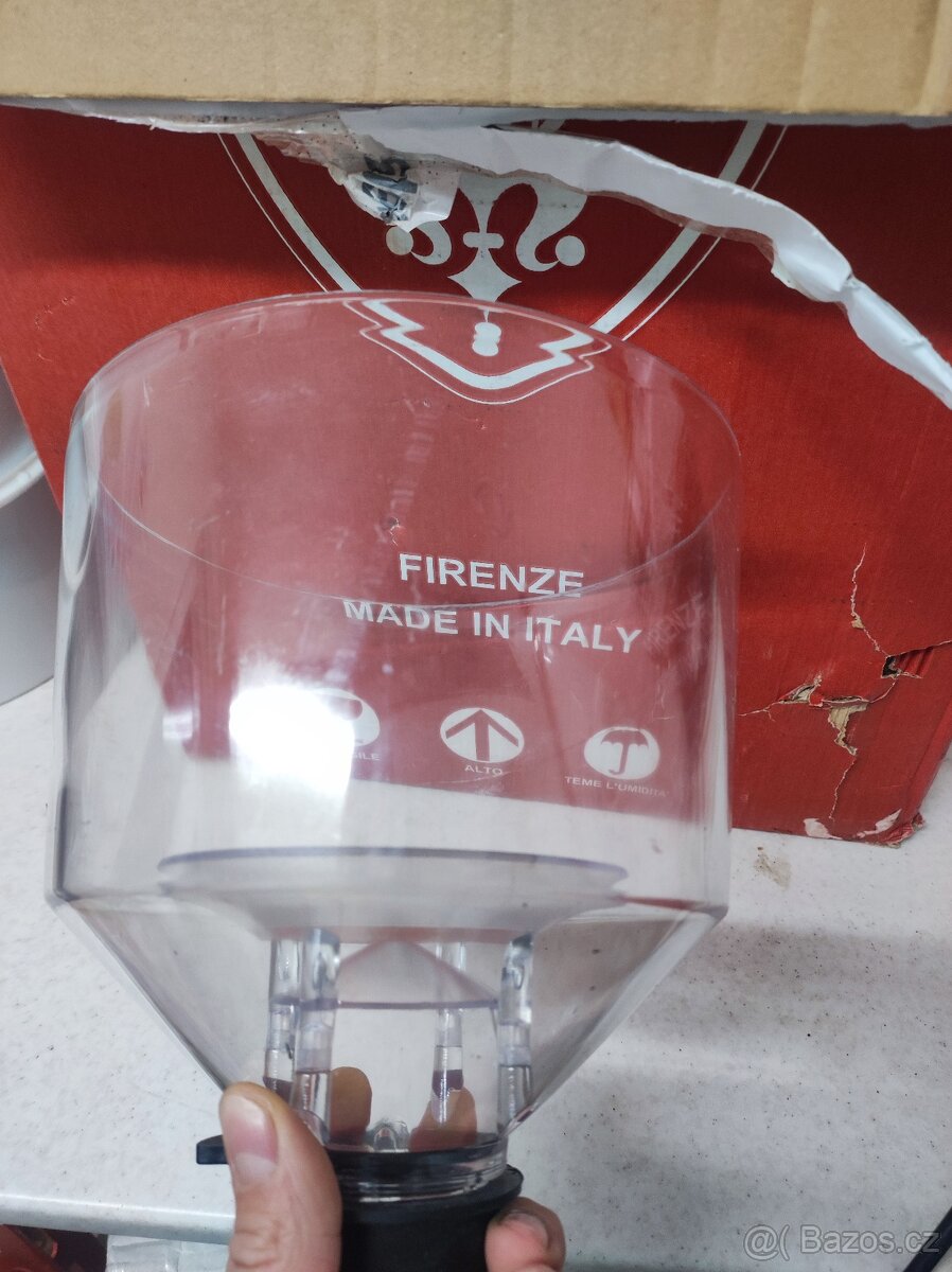 Mlýnek Eureka Atom Specialty 65 + automatický tamper Eureka - 4